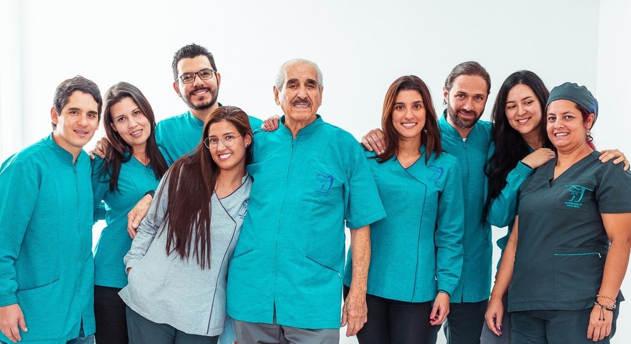 Equipo clínico de Odontólogos La 73 en consultorio, Medellín